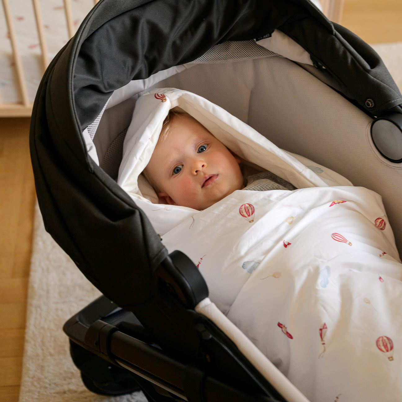 Fußsack für den Kinderwagen für Neugeborene
- 0–6 Monate- Wolken- Perkal - Dalfilo