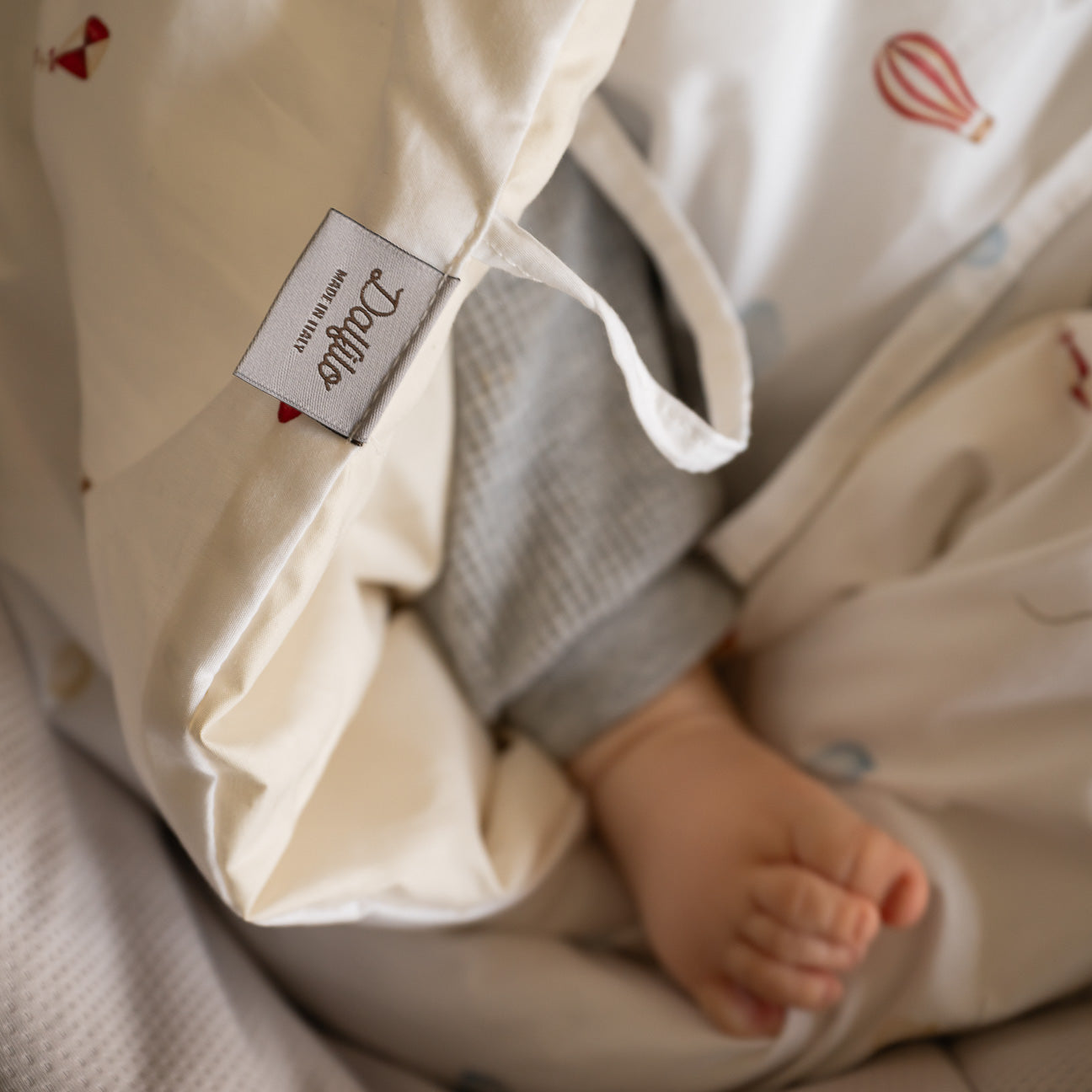 Fußsack für den Kinderwagen für Neugeborene
- 0–6 Monate- Wolken- Perkal - Dalfilo