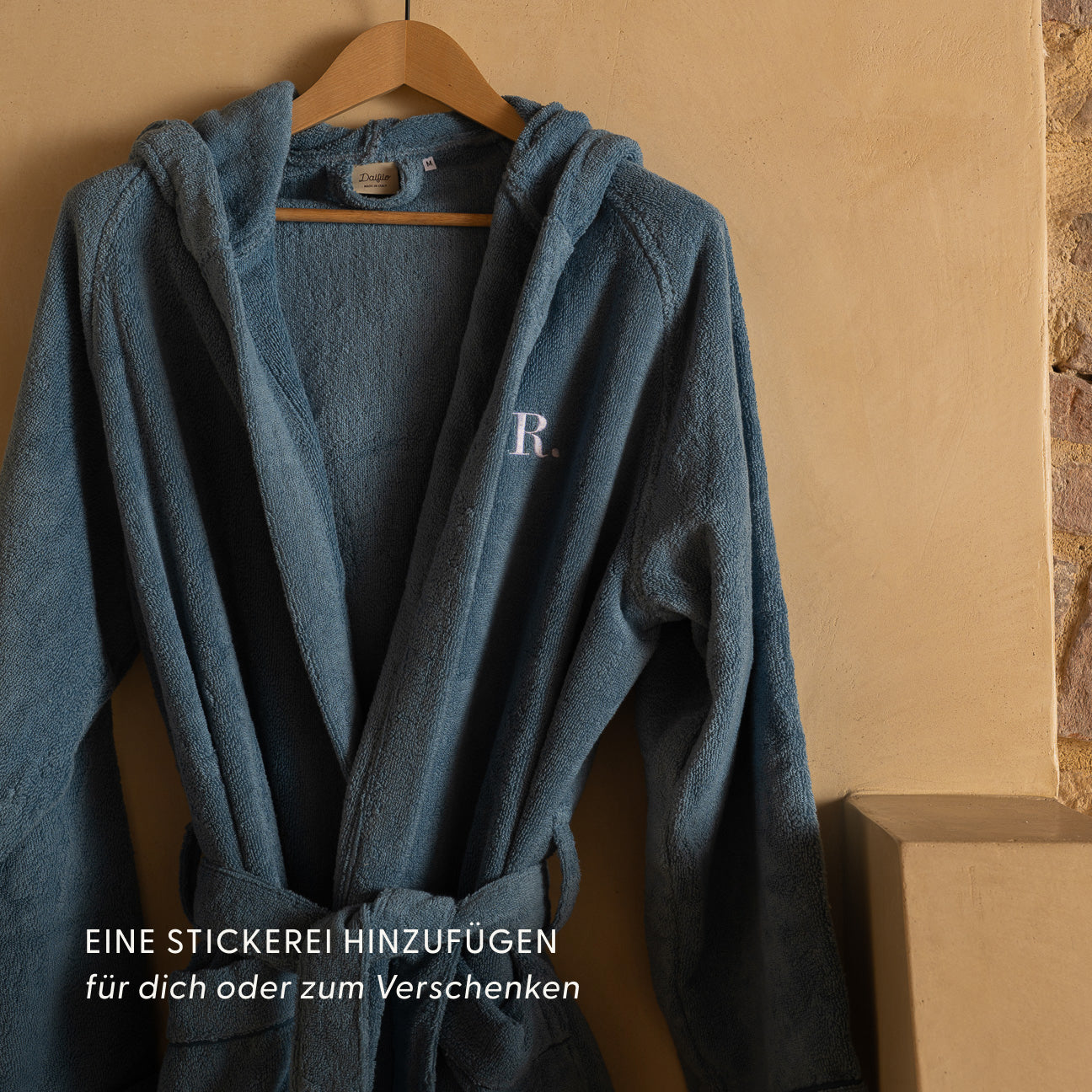 Bademantel Klassik mit Kapuze
- S- Denim- Baumwolle - Dalfilo